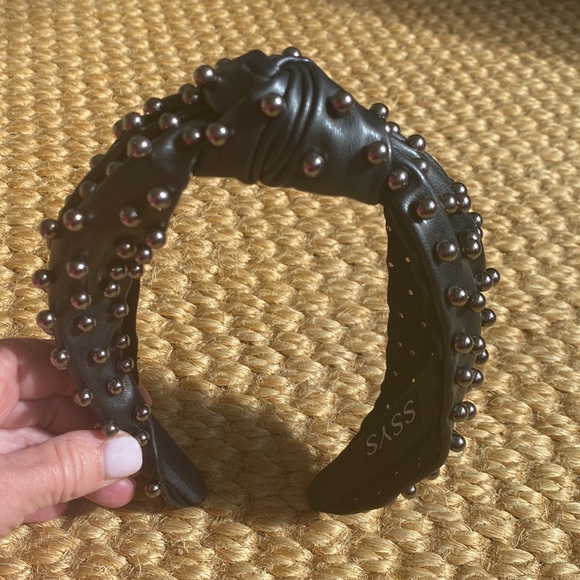 NWOT SSYS Black Faux Leather with Black Pearls Knotted Headband - Picture 1 of 3
